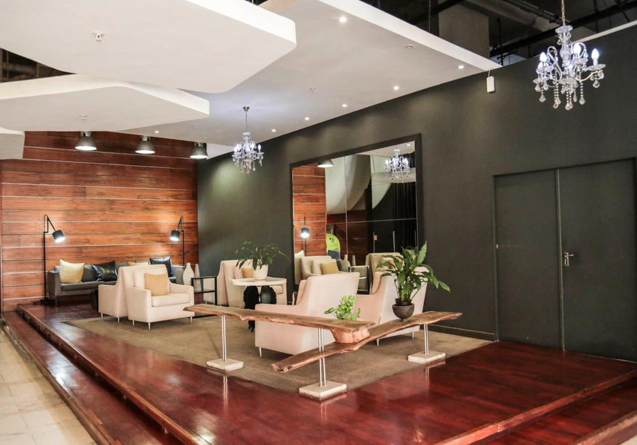 The Franklin Luxury Apartments ヨハネスブルグ エクステリア 写真