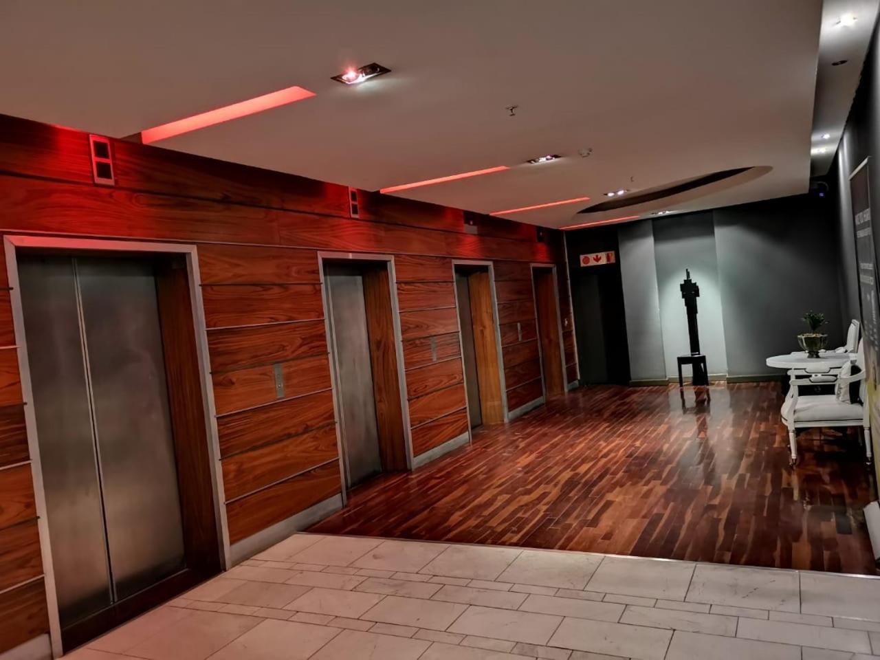 The Franklin Luxury Apartments ヨハネスブルグ エクステリア 写真